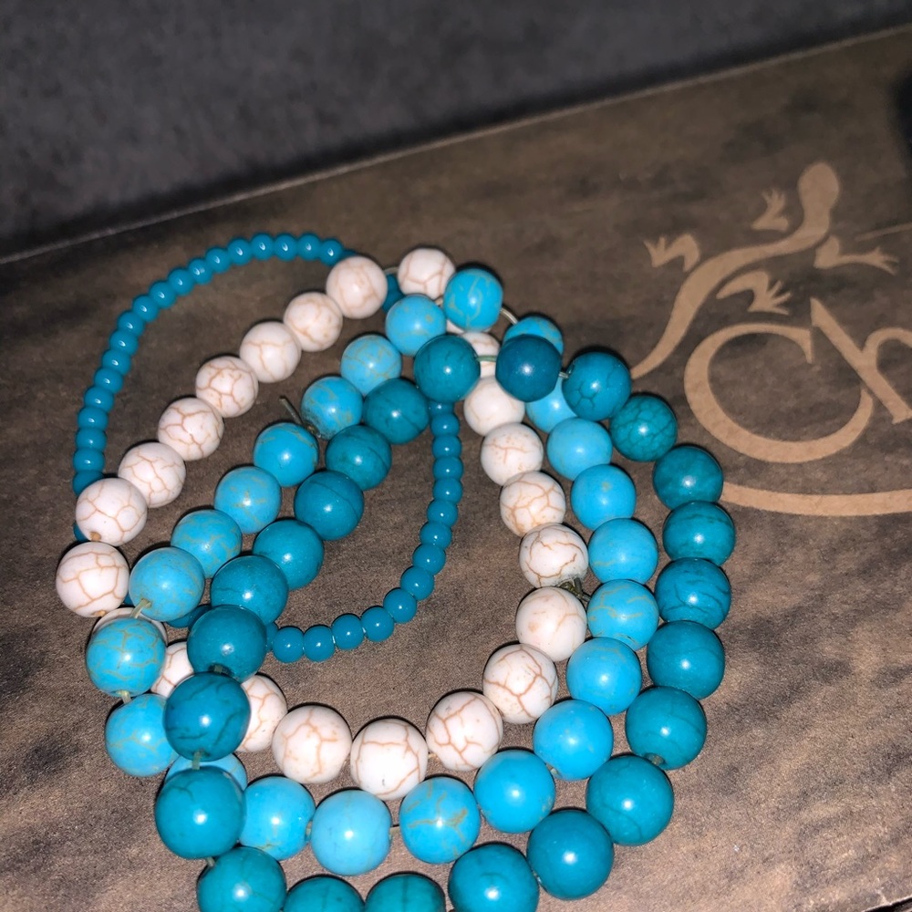 Set of 4 turquoise beaded bracelets